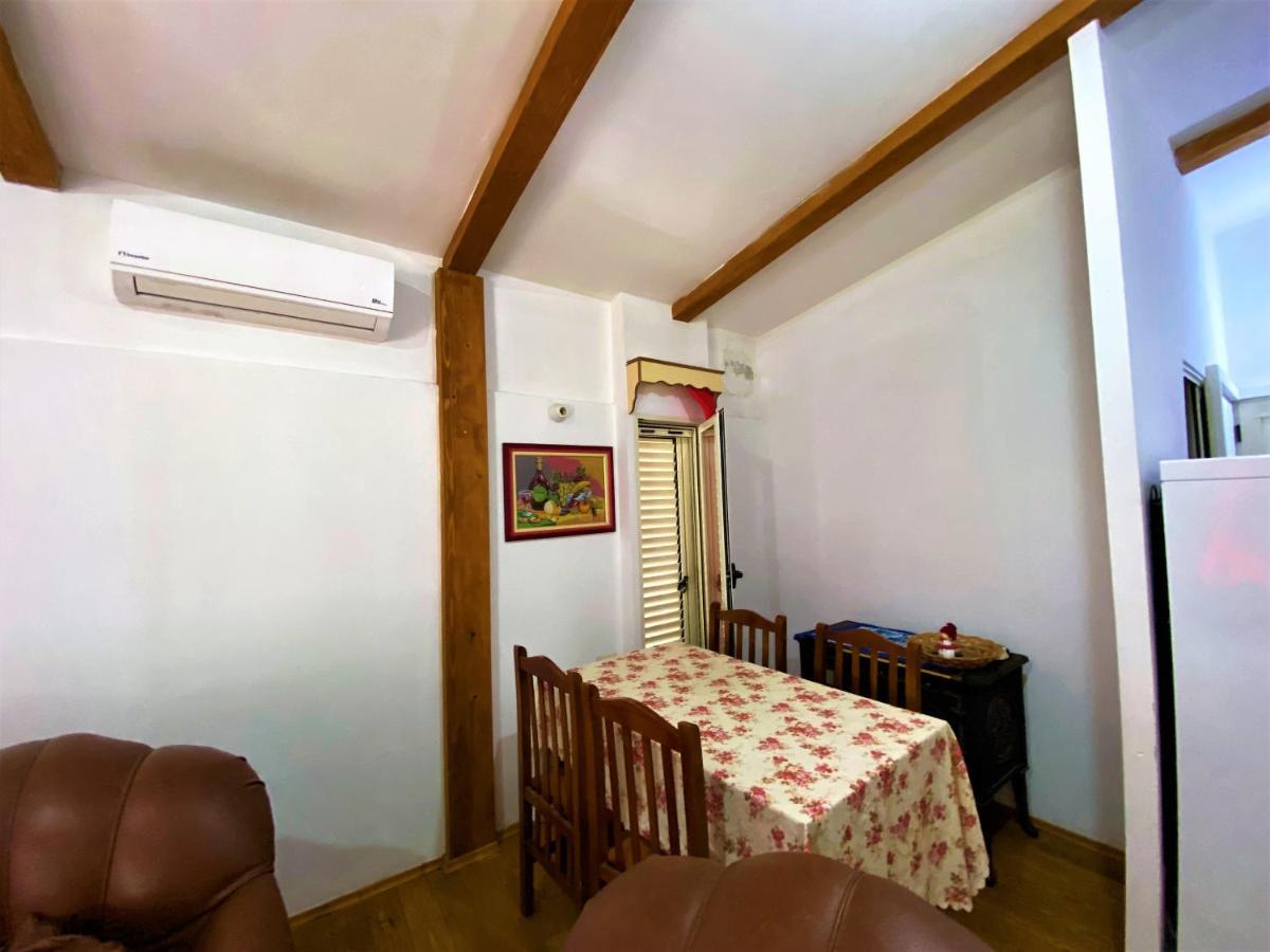 Ramo'S Green Beachside Retreat - Cozy 2 Bedroom Home Vlora Kültér fotó