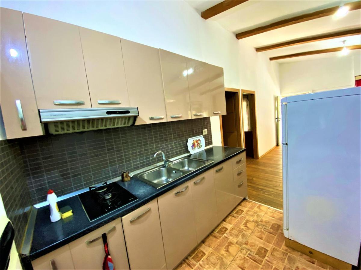 Ramo'S Green Beachside Retreat - Cozy 2 Bedroom Home Vlora Kültér fotó